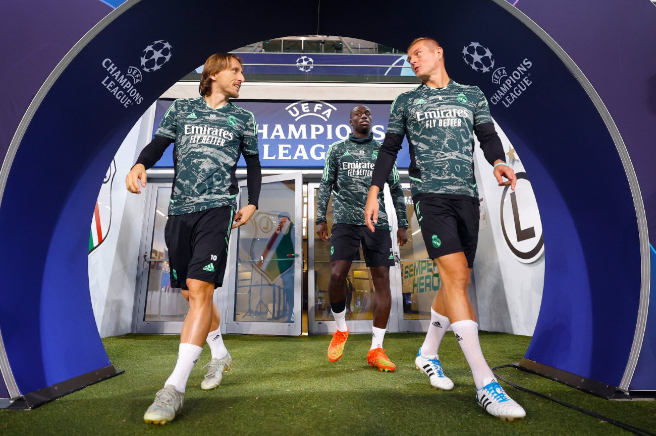 Luka Modrić i Toni Kroos, czyli dwóch doświadczonych pomocników, odpowiedzialnych za środek pola Realu.