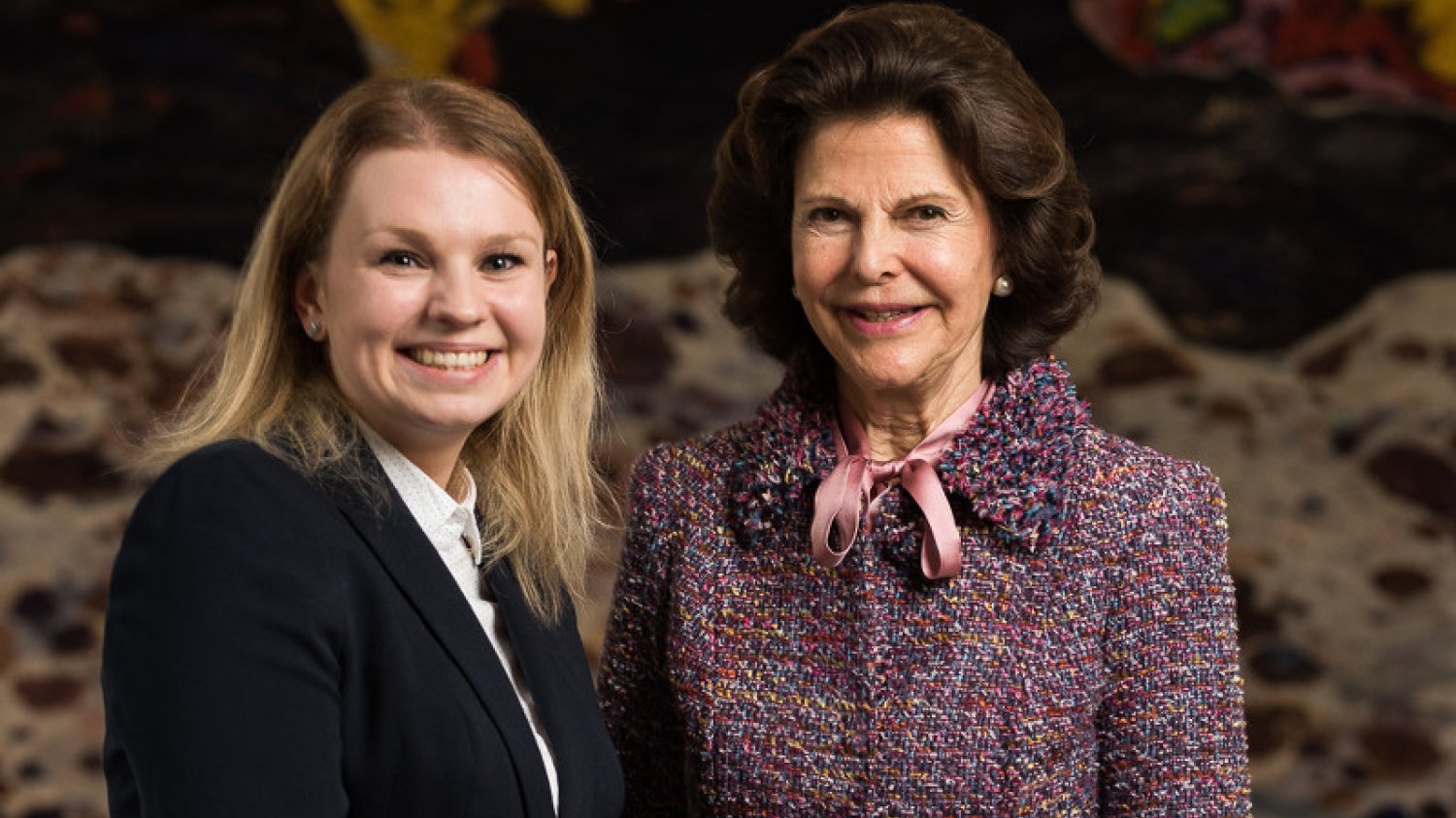 Natalia Duszeńska - laureatka I edycji Nagrody Pielęgniarskiej Królowej Sylwii z Królową Sylwią.