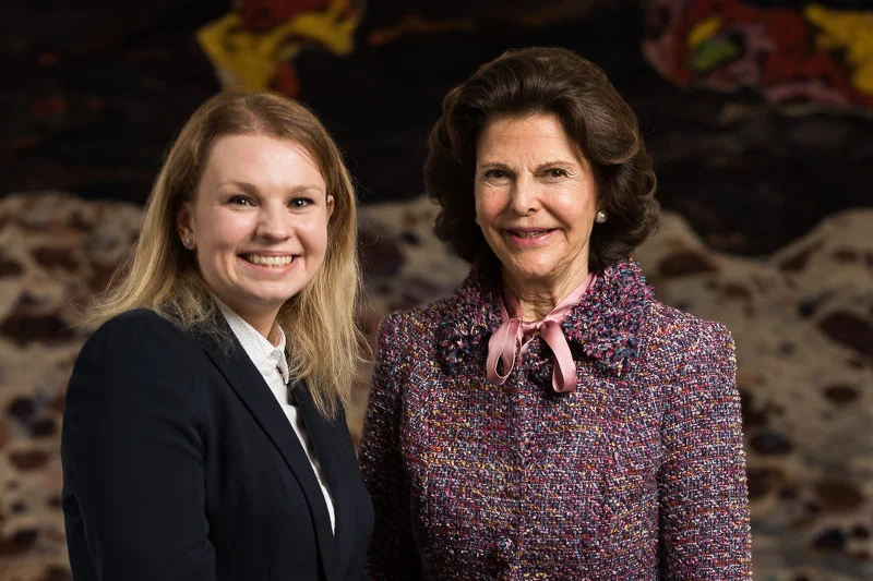 Natalia Duszeńska - laureatka I edycji Nagrody Pielęgniarskiej Królowej Sylwii z Królową Sylwią.