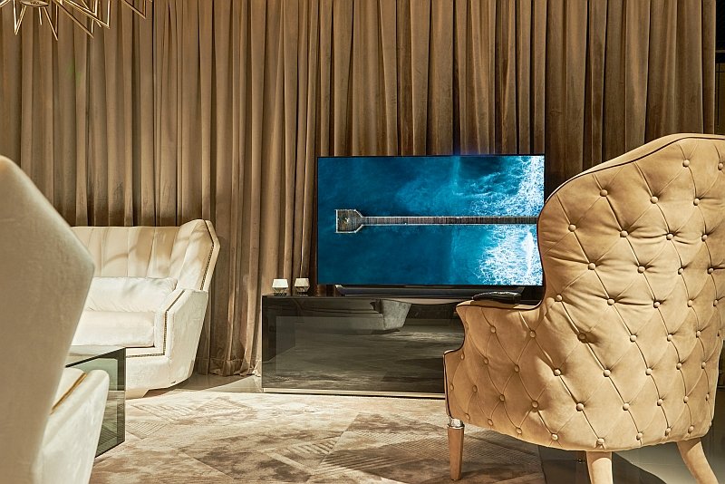 Produkowane przez południowokoreański koncern telewizory LG OLED zapewniają doskonałe wrażenia wizualne i akustyczne podczas oglądania filmów i seriali w ramach domowego kina
