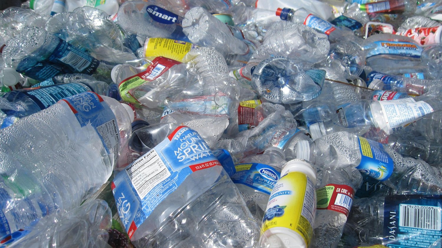 Plastik nas zalewa. Przełom w Genewie? "Nasilił się lobbing"