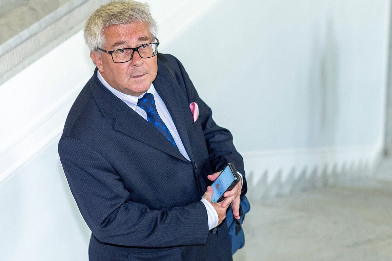 Ryszard Czarnecki deklarował, że do Brukseli jeździł m.in. wyścigowym motocyklem, chińskimi skuterami i ciężarówką