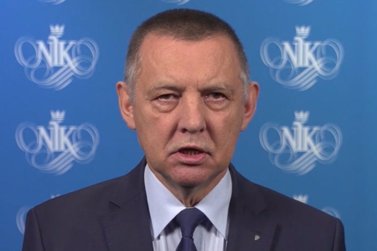 Marian Banaś okopuje się na swoim stanowisku. Właśnie bardzo ograniczył kompetencje swoich zastępców.