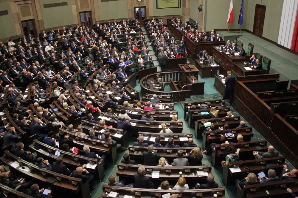 Poseł PiS, Lukasz Zbonikowski jest posądzany o wydawanie pieniędzy państwowych na prywatne cele.