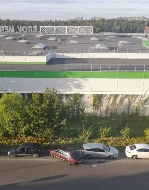 LC Corp Wrocław - awangardowe parkowanie