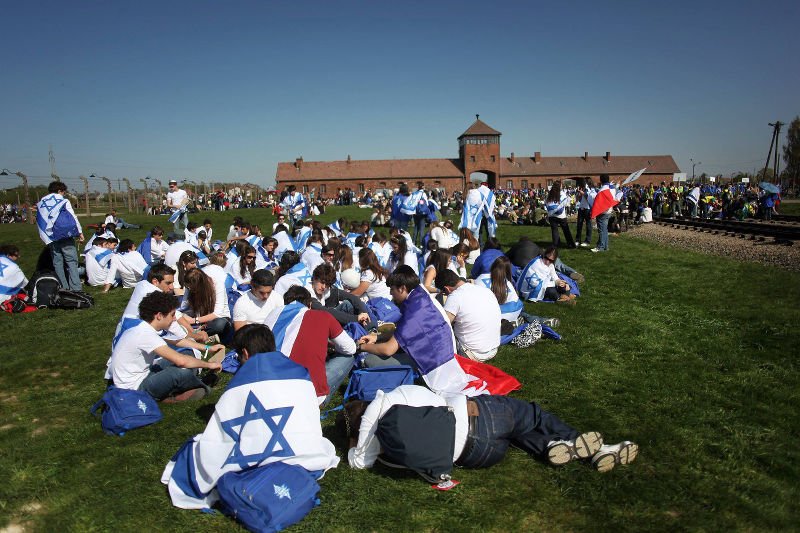 Izraelska wycieczka w byłym nazistowskim obozie Auschwitz-Birkenau.