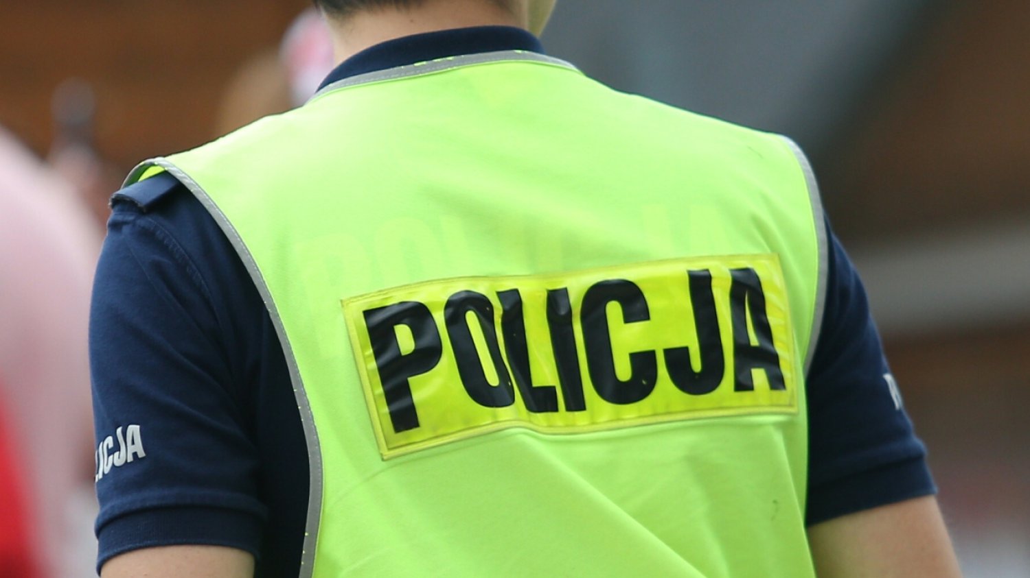 Groził rodzinie nożem, potem ruszył na policjantów. Padły strzały