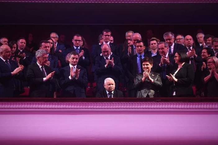 Na zdjęcie załapał się nawet spóźniony Antoni Macierewicz