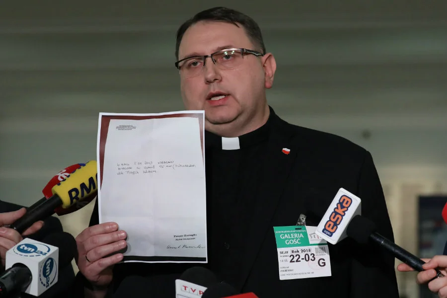 Ks. Tomasz Jegierski twierdzi, że boi się o własne życie.