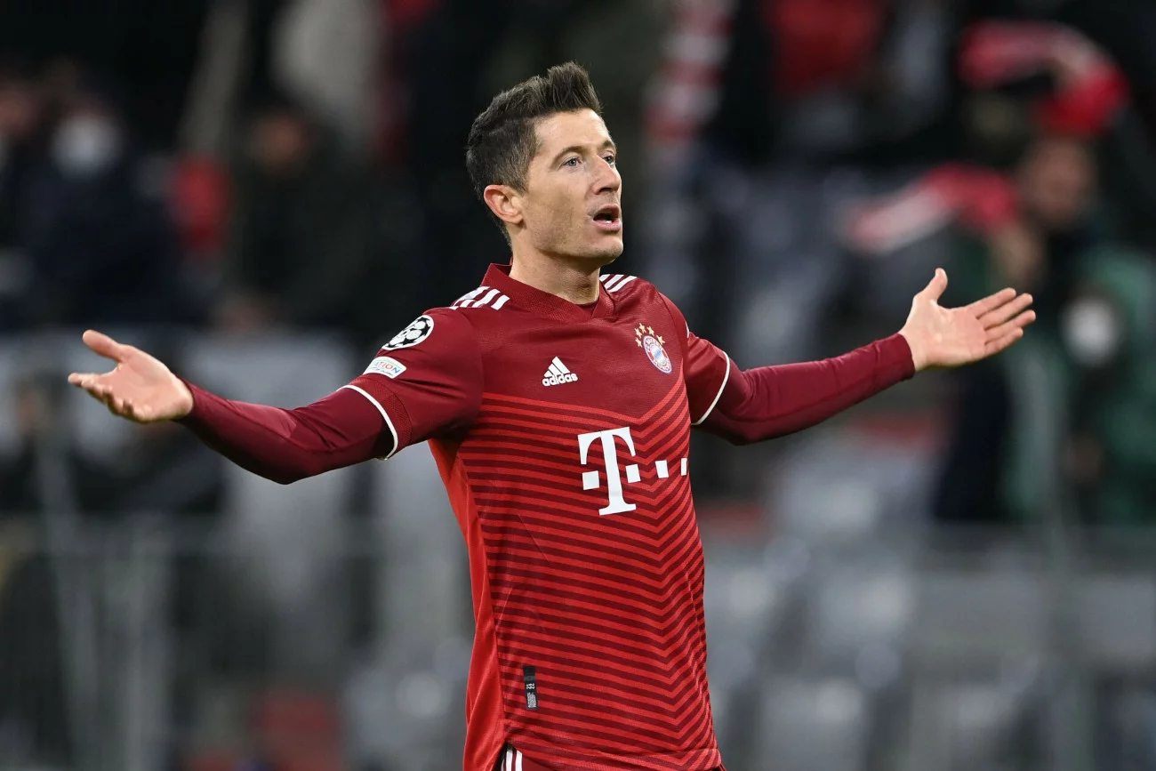 Robert Lewandowski jest piłkarzem Bayernu Monachium od 2014 roku. Polak tego lata chce zmienić pracodawcę.