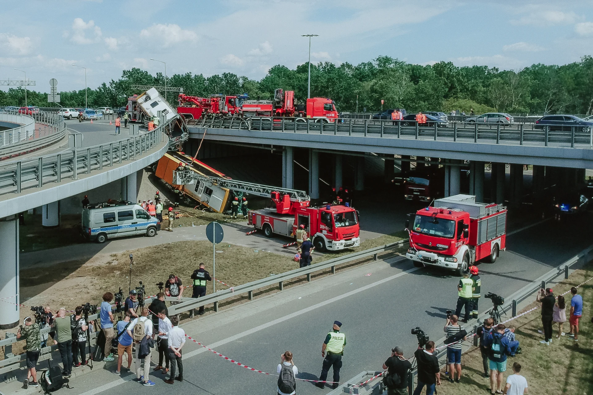 Wypadek autobusu 186 na trasie S8 w Warszawie. Kierowca zażył amfetaminę. Wypadek na S8 w Warszawie spowodowany zażyciem amfetaminy przez kierowcę.