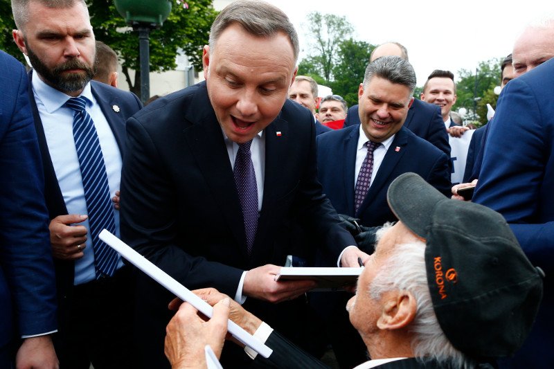 Prezydent Andrzej Duda podczas spotkania z wyborcami w Wieluniu.
