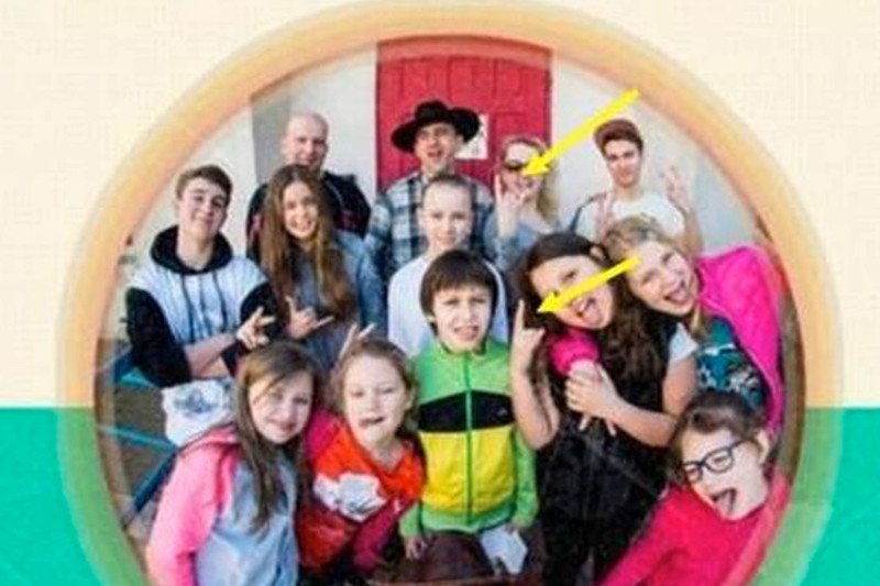 Piotr z Białegostoku zaznaczył na plakacie niepokojące go gesty.