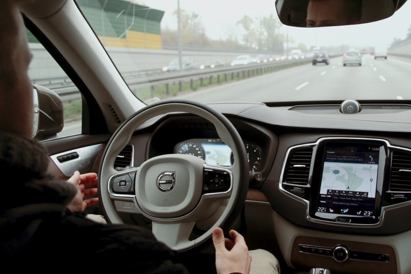 Nowe Volvo XC90 to cała gama systemów bezpieczeństwa. Testujemy niektóre z nich.