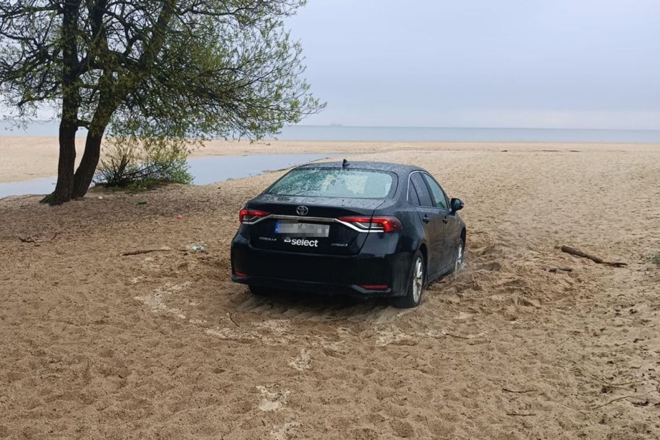 Gdańsk Jelitkowo. Gruzin wjechał samochodem na plażę