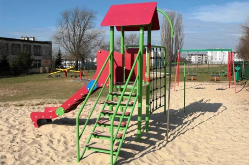 Wypadek na placu zabaw w Szczecinie przy ul. Hożej.