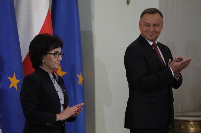 Elżbieta Witek ma zwołać posiedzenie Sejmu przed II turą wyborów, by przegłosować projekt Andrzeja Dudy.