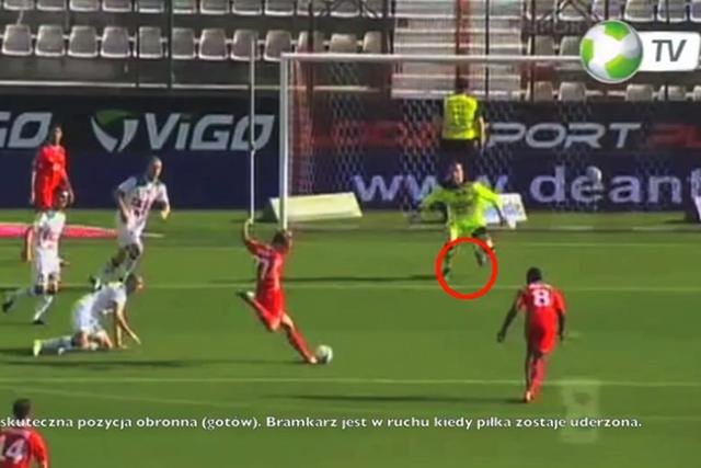 Kadr z filmu pokazującego błędy Mariana Kelemena