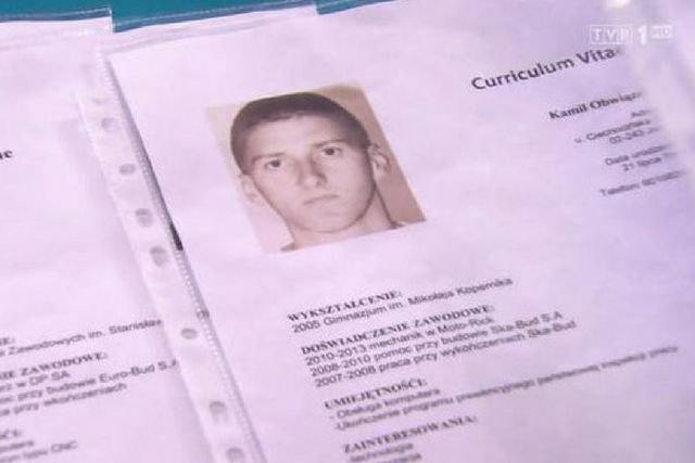 W serialu "Klan" wykorzystano w CV jednego z kandydatów do pracy zdjęcie Timothy'ego McVeigha, sprawcy zamachu w Oklahoma City, w którym zginęło 168 osób.