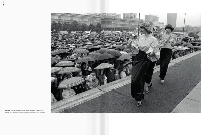 © Chris Niedenthal. Pokaz mody na Placu Defilad w Warszawie