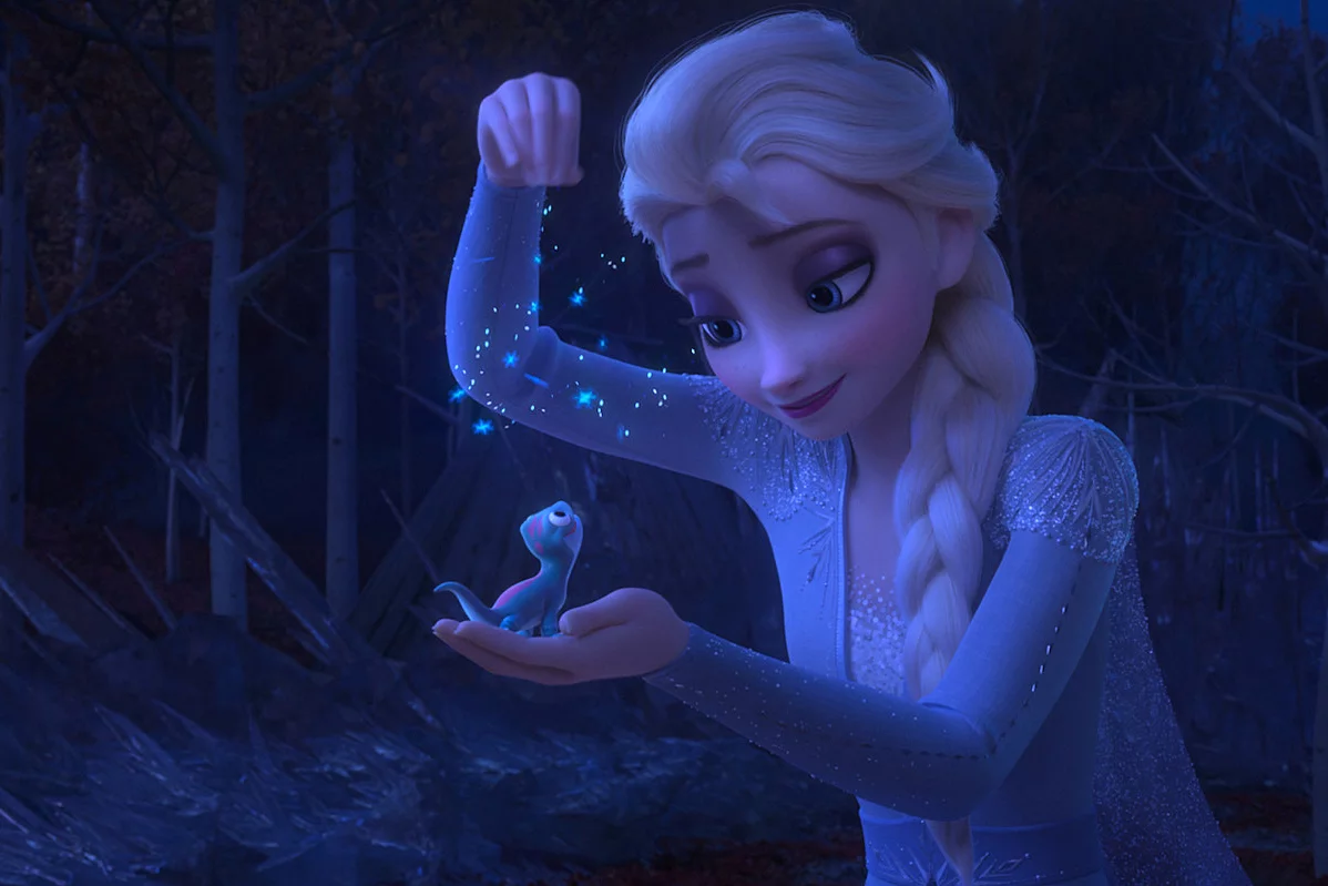 W sequelu Elsa i jej siostra Anna ruszają w świat