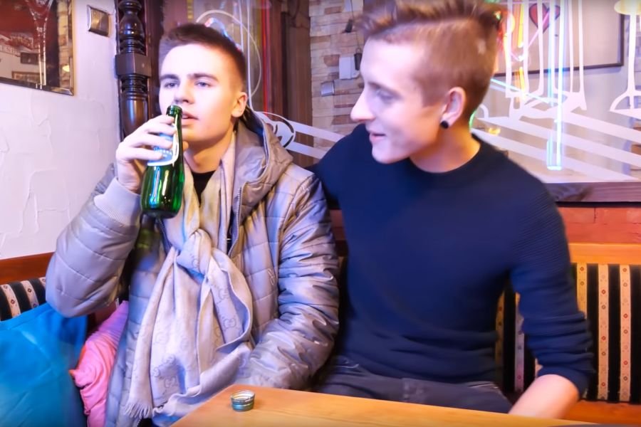 W jednym z ostatnich filmów youtuber spotyka się z homoseksualistą