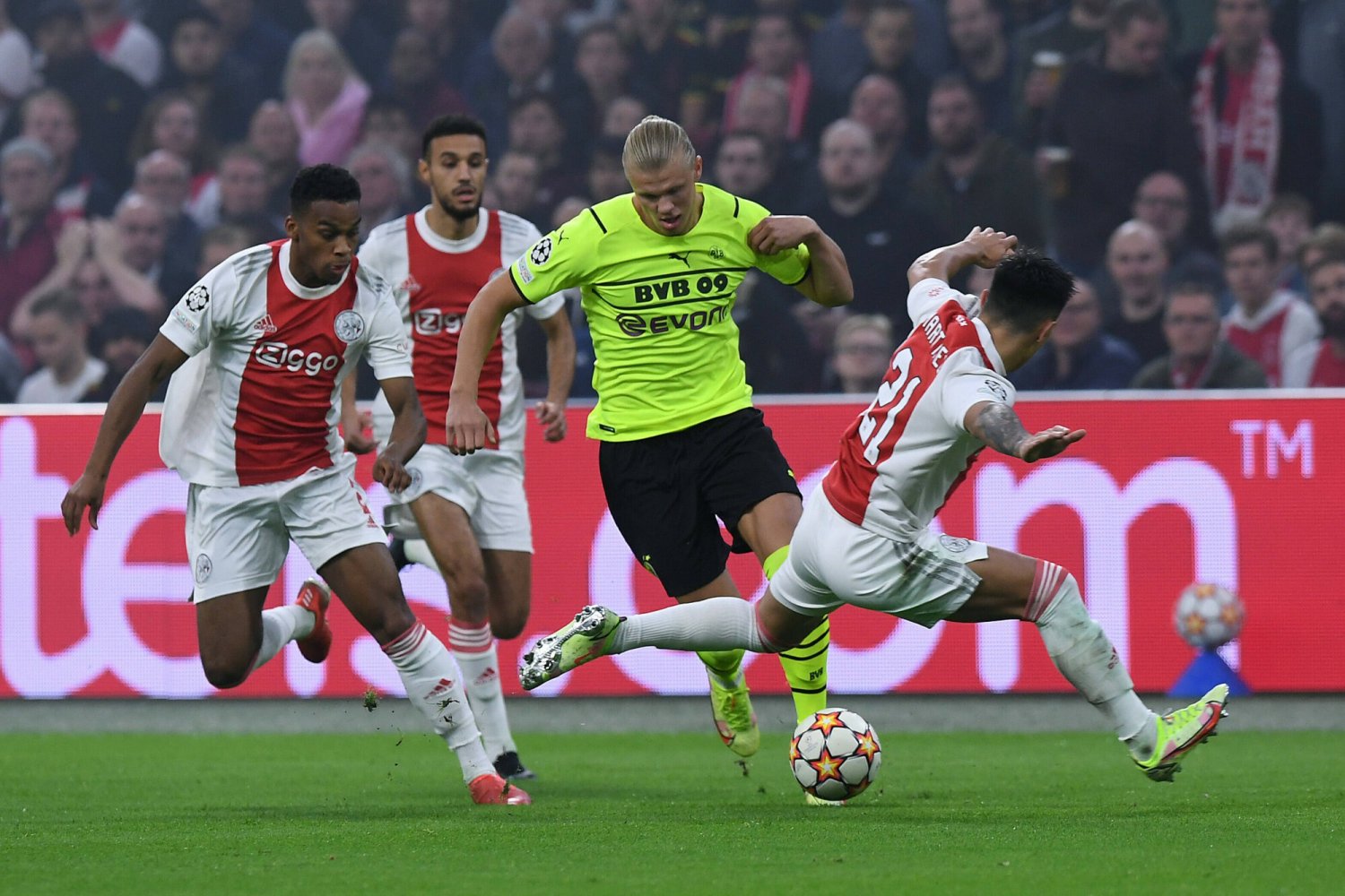 Borussia Dortmund została przez Ajax Amsterdam zdeklasowana w Holandii