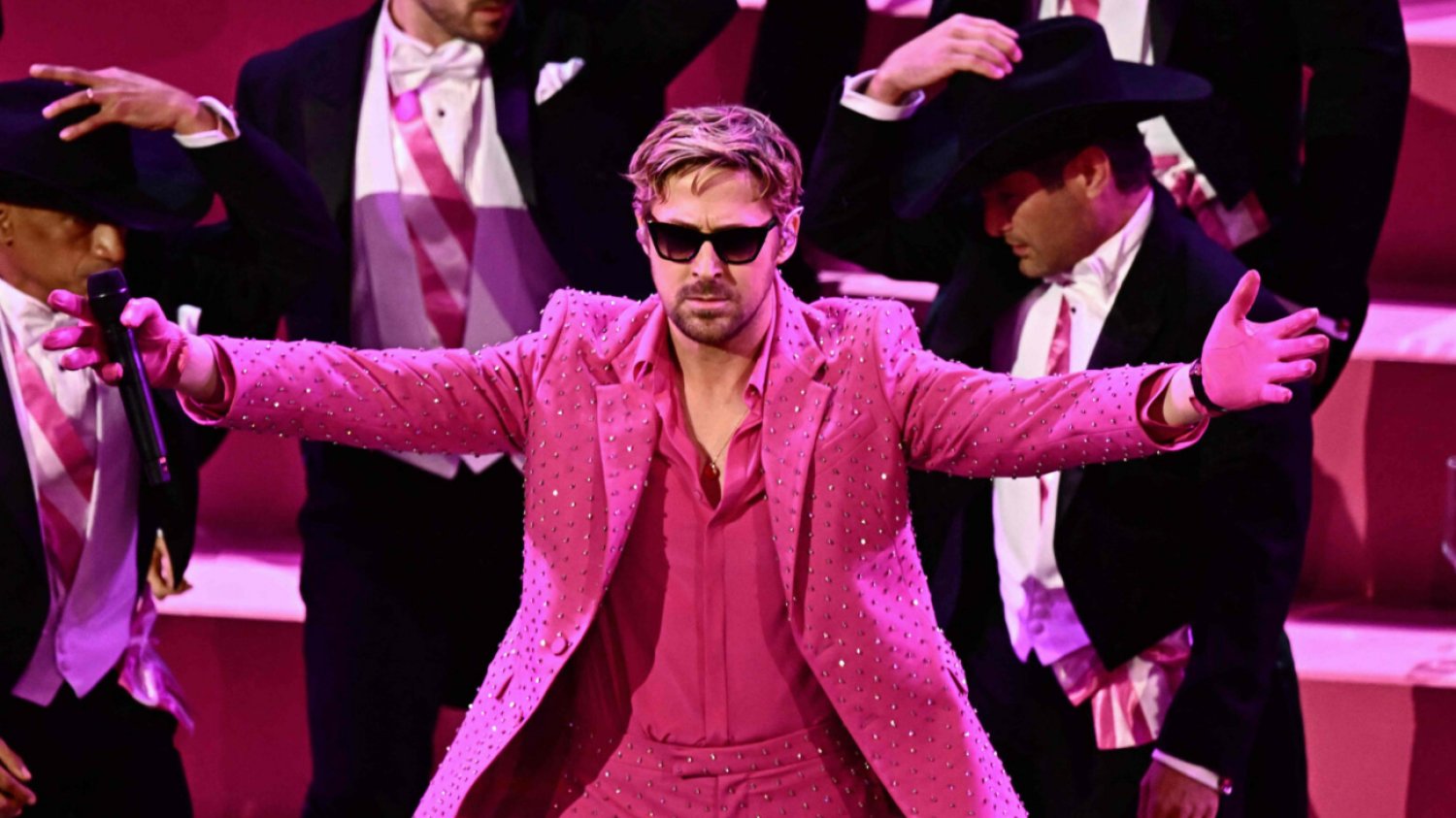 Ryan Gosling podbił serca widzów 96. ceremonii wręczenia Oscarów. Zaśpiewał "I'm Just Ken" z filmu "Barbie". Ryan Gosling podbił serca widzów 96. ceremonii wręczenia Oscarów. Zaśpiewał "I'm Just Ken" z filmu "Barbie".