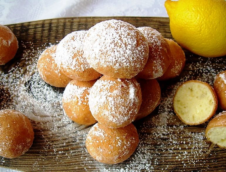Łatwy przepis na pączki, które zawsze się udają na Tłusty Czwartek [PORADY]