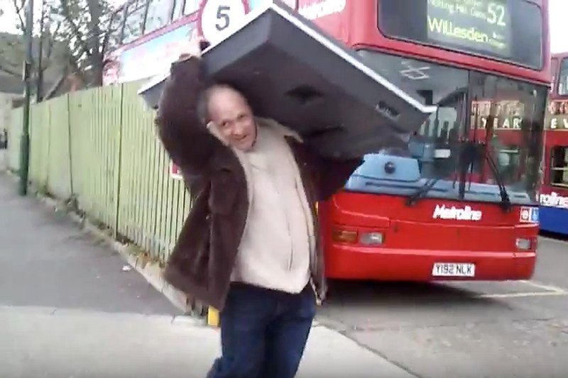 Komputery, meble i niemiecki sprzęt RTV za darmo. Wystawki, czyli fanty ze śmietnika wciąż kuszą Polaków