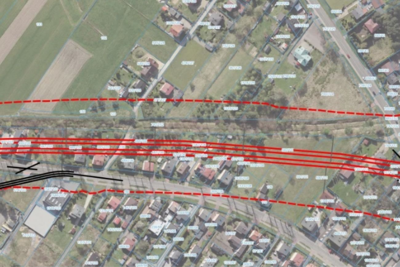 Brzeziny. Linie kolejowe CPK mają przechodzić przez domy wielu mieszkańców