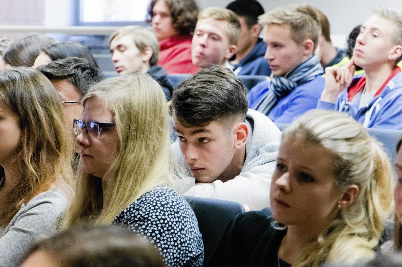 Gdy dziecko kończy 18 lat, rodzice będą dostają świadczenie tylko pod warunkiem, że mają dwoje lub więcej młodszych dzieci.