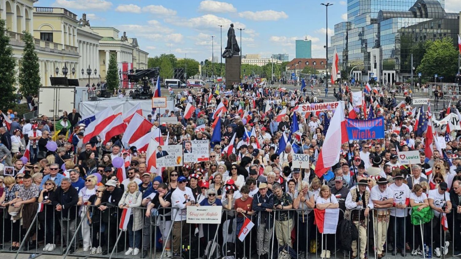 Marsz Trzaskowskiego Tłum przyszedł na marsz Trzaskowskiego