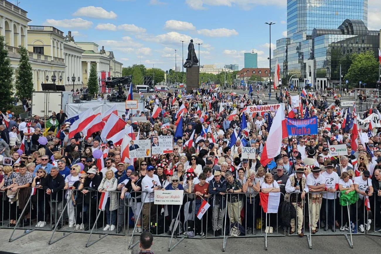 Marsz Trzaskowskiego Tłum przyszedł na marsz Trzaskowskiego