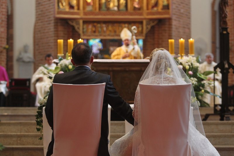 Z okazji Black Friday zorganizowano darmowe śluby.