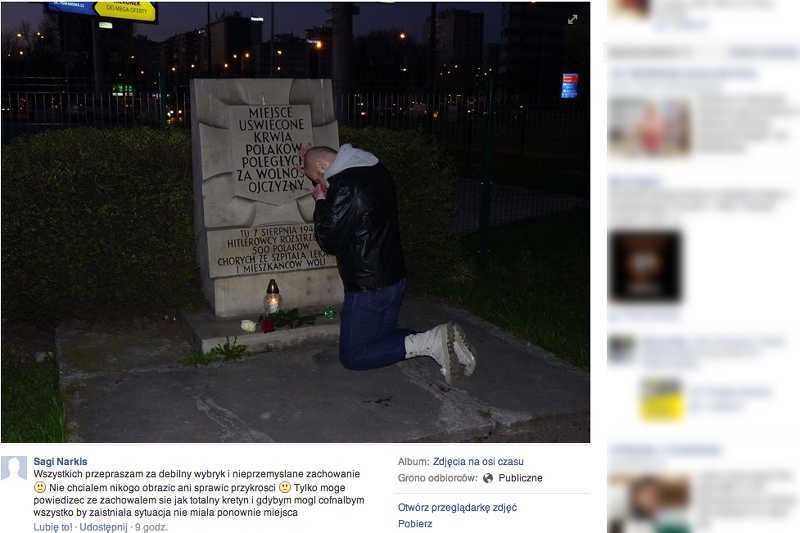 Sagi Narkis przeprosił za zdjęcie, na którym udaje oddawanie moczu na pomnik Powstania Warszawskiego.