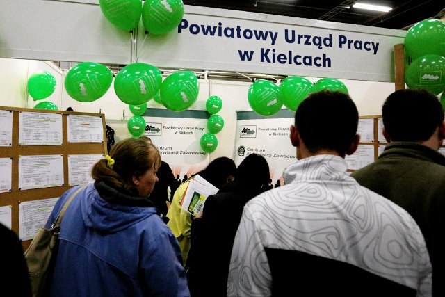 Z szacunków Ministerstwa Pracy i Polityki Społecznej wynika, że wysokość stopy bezrobocia spadła we wrześniu do poziomu 9,9 procent
