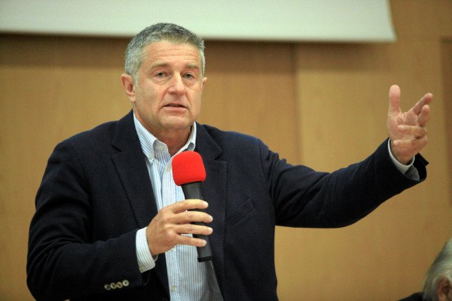 Frasyniuk o słowach Dudy: "Nie sraj we własne gniazdo"