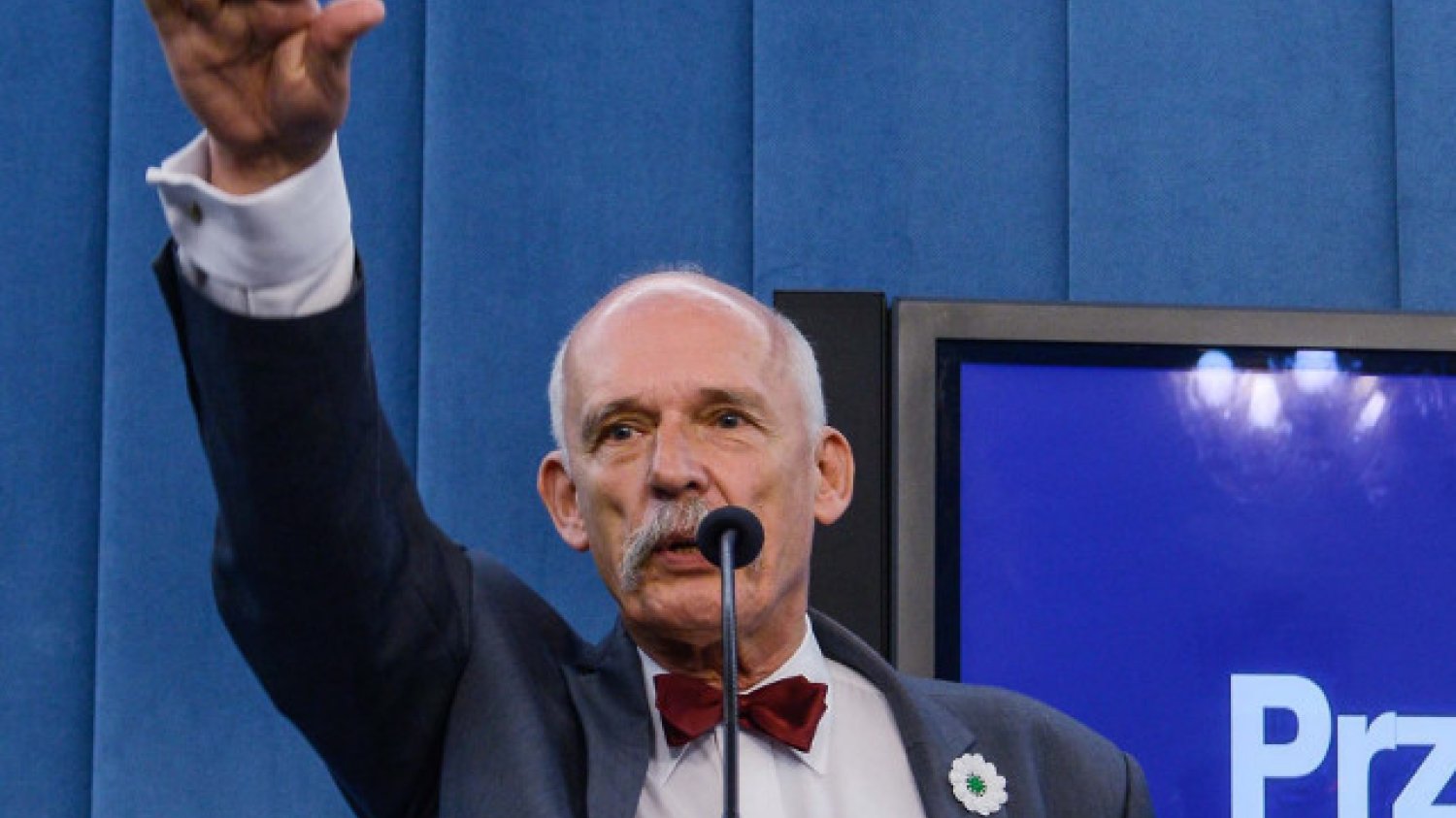Janusz Korwin-Mikke ponownie wykonał gest nazistowskiego pozdrowienia