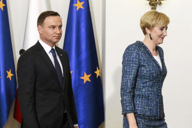 Agata Duda nie zabiera głosu, ale w jej imieniu zdaje się robić prezydent