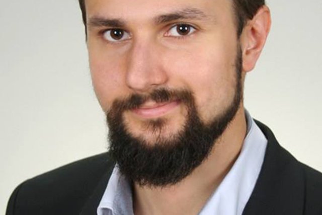 Mikołaj Sinica jest lekarzem stażystą. Podkreśla, że słów doktora Bukiela o Krystynie Jandzie i Czarnym Proteście nie należy utożsamiać ze stanowiskiem protestujących medyków.