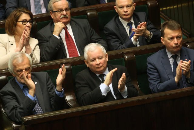 Jarosław Kaczyński ma Sejm w garści, przychodzi kiedy chce i rządzi marszałkiem.