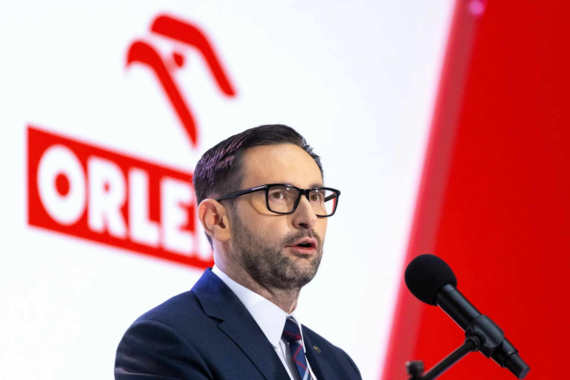Sondaż o tym, czy rząd powinien zmusić firmy paliwowe do obniżki cen. Prezes Orlenu Daniel Obajtek