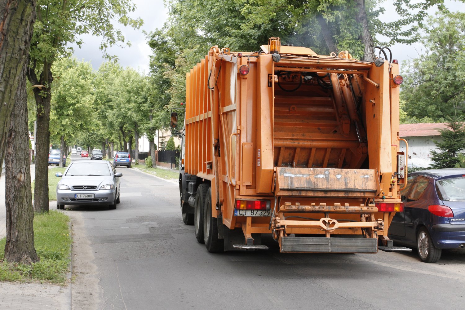 38-letnia kierowca śmieciarki potrącił 14-latkę. Dziewczynka zmarła.