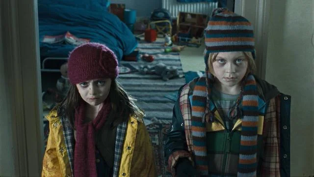 "The Children". Polecam obejrzeć ten film przed rodzinnym wyjazdem na wakacje.
