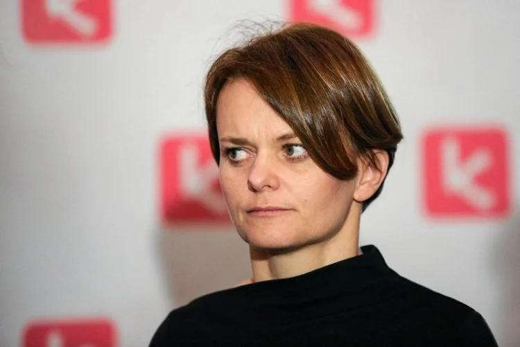 Jadwiga Emilewicz raczej nie poniesie konsekwencji za wyjazd na narty z synami.