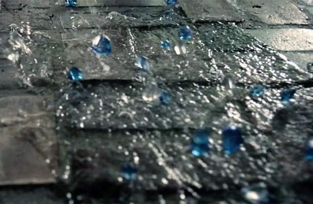 Klatka z klipu "Castle of Glass"