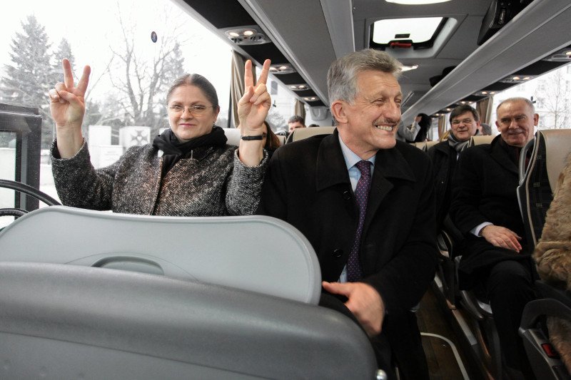 Gdy tysiące katolików modliły się o pokój w Polsce i na świecie w ramach akcji "Różaniec do granic", Krystyna Pawłowicz modliła się o coś zupełnie innego. Na zdjęciu: poseł Pawłowicz obok posła Stanisława Piotrowicza w drodze na wyjazdowe posiedzenie klub