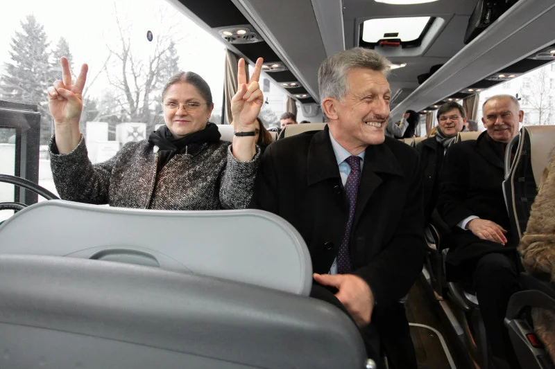 Gdy tysiące katolików modliły się o pokój w Polsce i na świecie w ramach akcji "Różaniec do granic", Krystyna Pawłowicz modliła się o coś zupełnie innego. Na zdjęciu: poseł Pawłowicz obok posła Stanisława Piotrowicza w drodze na wyjazdowe posiedzenie klub