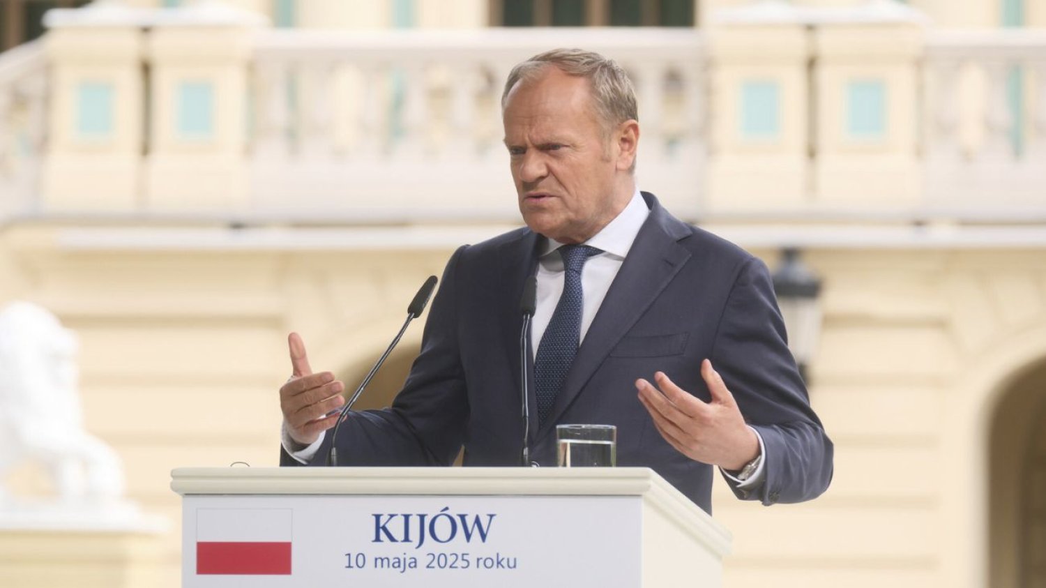To pytanie zadaje wiele osób. Ukraińcy wyjaśniają, dlaczego Tusk jechał w innym wagonie. Tusk w innym wagonie niż europejscy liderzy. Ukraińska strona wyjaśnia.